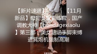 大屁股阿姨随着嗨曲扭臀晃腰挑逗楼道里脱光假屌自慰高潮飙尿回床上与情夫啪啪