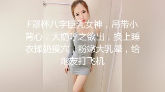 漂亮美女 牛仔裤开破洞 撅着屁屁被大鸡吧无套爆菊花 这么粉嫩的无毛鲍鱼都操腻了 内射