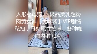 中性打扮短发酷酷美女，S型翘起好身材，没穿内裤掰穴特写，坐在椅子上玻璃黄瓜抽插，进进出出闭着眼睛享受