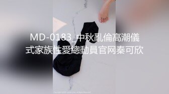   三男两女激情啪啪开始了，洗干净了就上床摸奶玩逼床上沙发交大鸡巴，谁也不闲着草逼又草嘴精彩又刺激推荐[