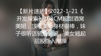 纹身贫乳颜值美女带闺蜜一起玩，浴室洗澡跳蛋震动逼逼，闺蜜掰开嫩穴震动棒塞入，翘起屁股抽插呻吟啊啊叫