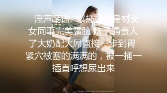   青春小丽妹女技师的诱惑，来客户按摩乳推打飞机，性感长腿脱下舔背摩擦