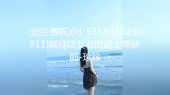 清纯如风小仙女，清爽的夏季遇上她上厕所，拍下她那缓缓的泉涌，毛毛屁股都沾湿了，尿多！