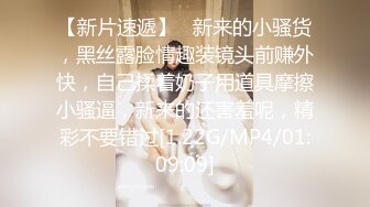 【新片速遞】  反差婊来袭！白天是讲台上温文尔雅的老师，夜晚是制服火辣的黑丝大长腿，各种诱惑的骚母狗！！ 