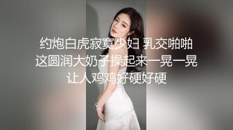  母乳少妇深夜惨遭大哥蹂躏，全程露脸黑丝肚兜情趣诱惑，让大哥吃奶抠逼