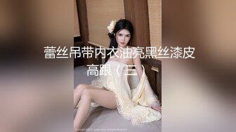 偷窥大奶妹子洗完澡出来换衣服